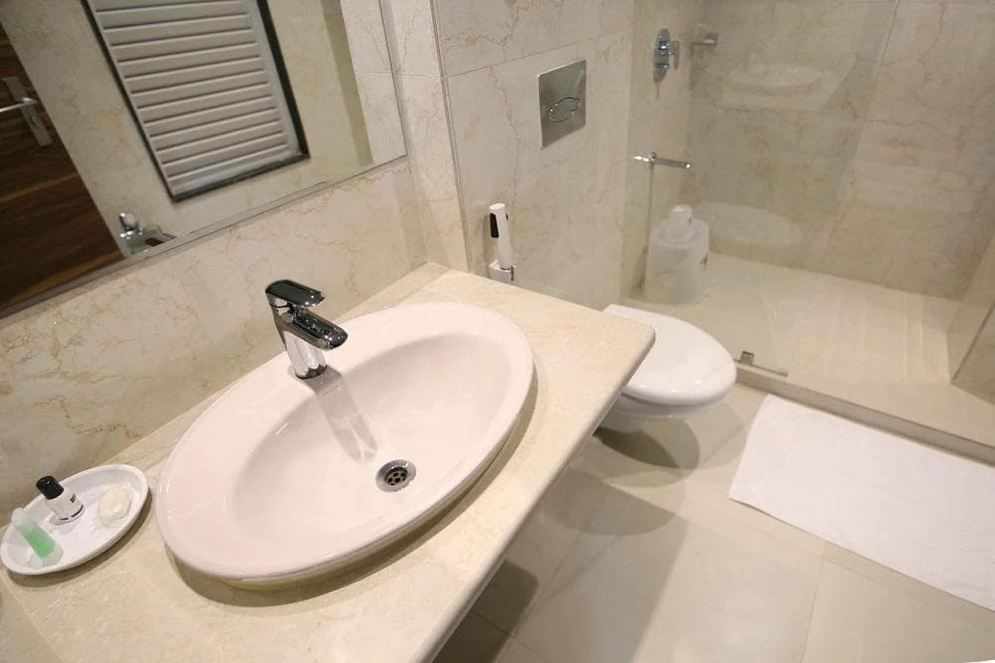 Hotel Narayanam Кота Екстериор снимка