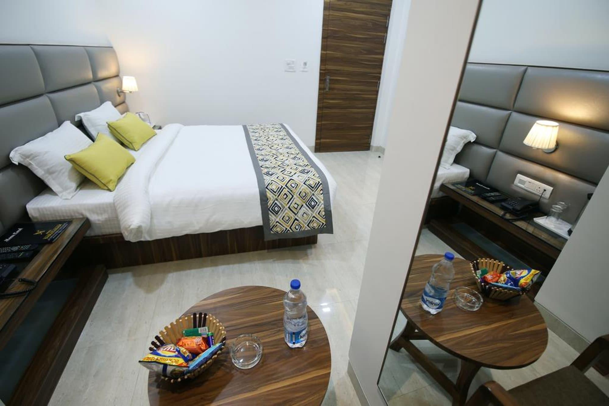 Hotel Narayanam Кота Екстериор снимка