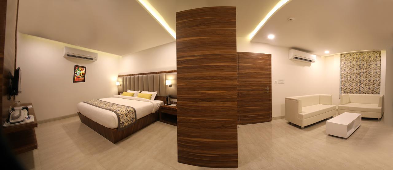 Hotel Narayanam Кота Екстериор снимка
