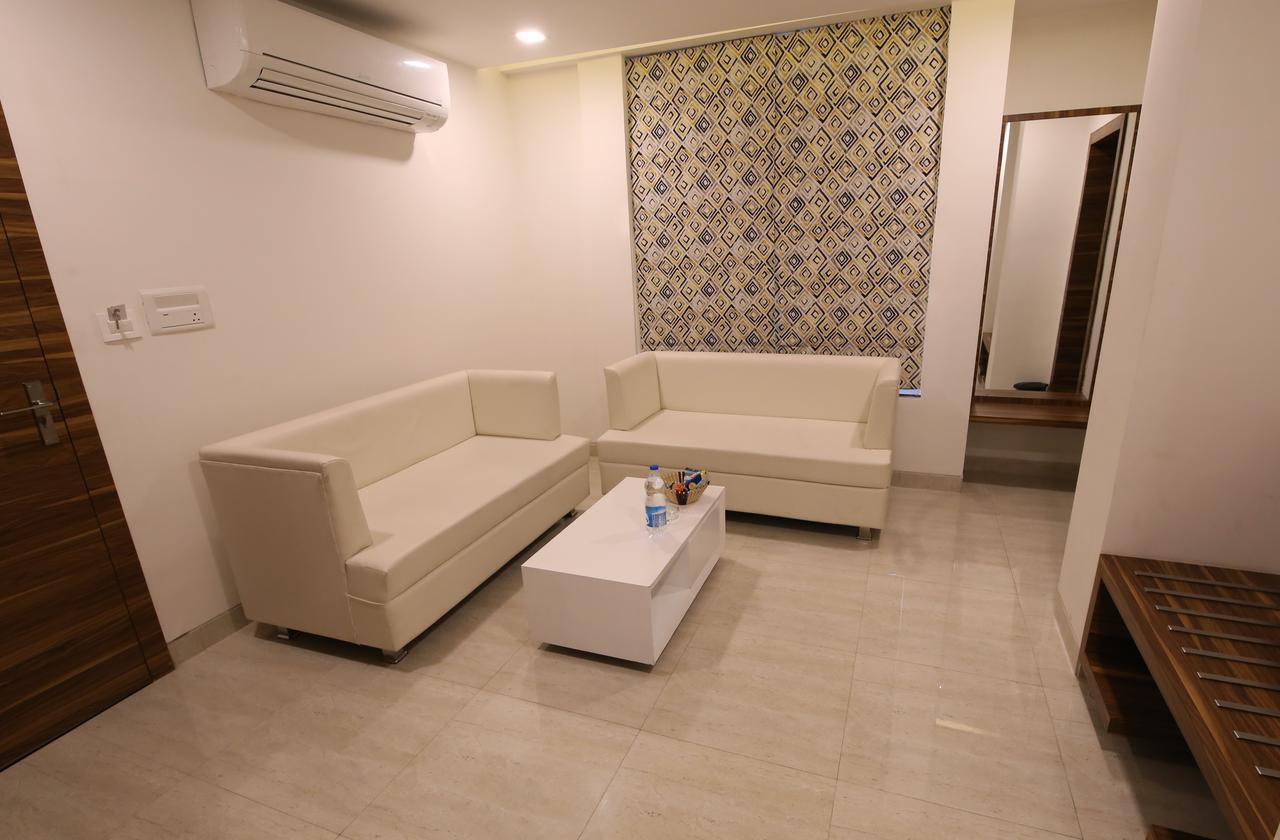 Hotel Narayanam Кота Екстериор снимка