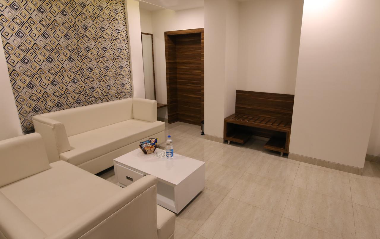 Hotel Narayanam Кота Екстериор снимка